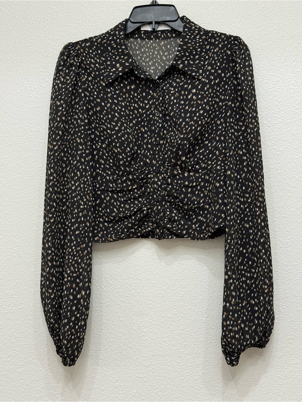 ASTR The Label Ruched Center Balloon sleeve Blouse Black Geo Print Sz "M"